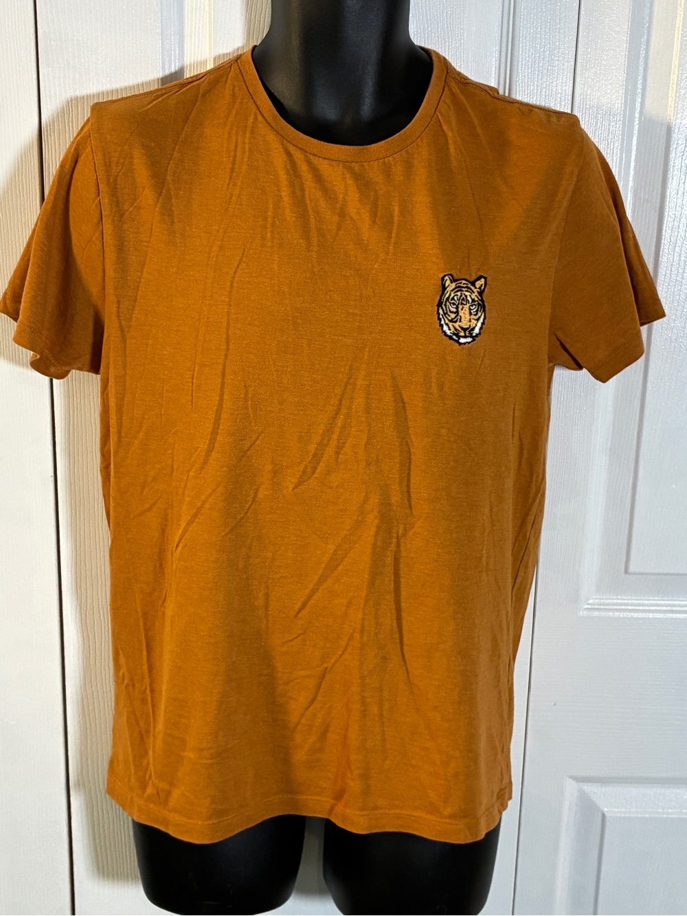 Old Navy Soft-Washed Embroidered Tiger Graphic Tee | Burnt Amber | Size S
